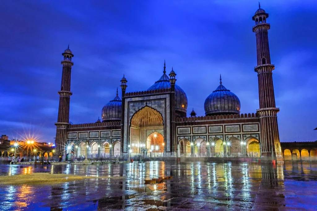 one of the largest mosques in delhi