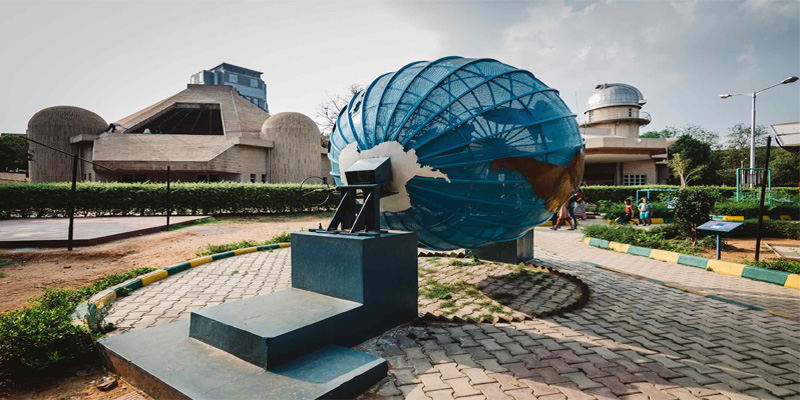 A Jawaharlal Nehru planetarium for science education